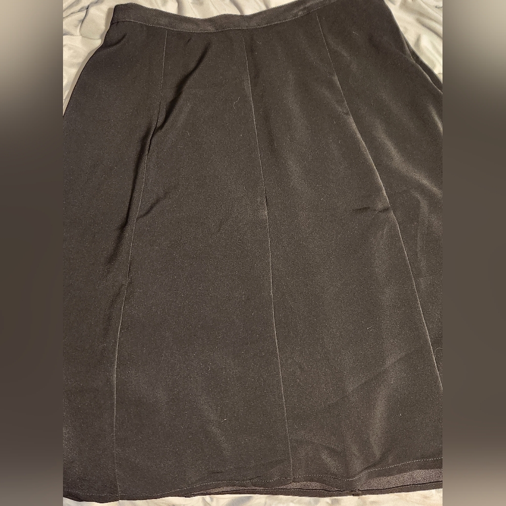 Dialogue Classic Black Garment